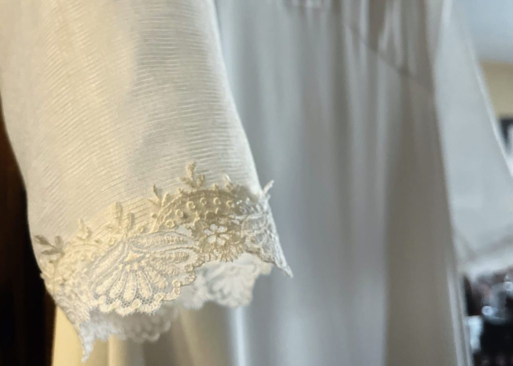 Bordado del puño de un vestido